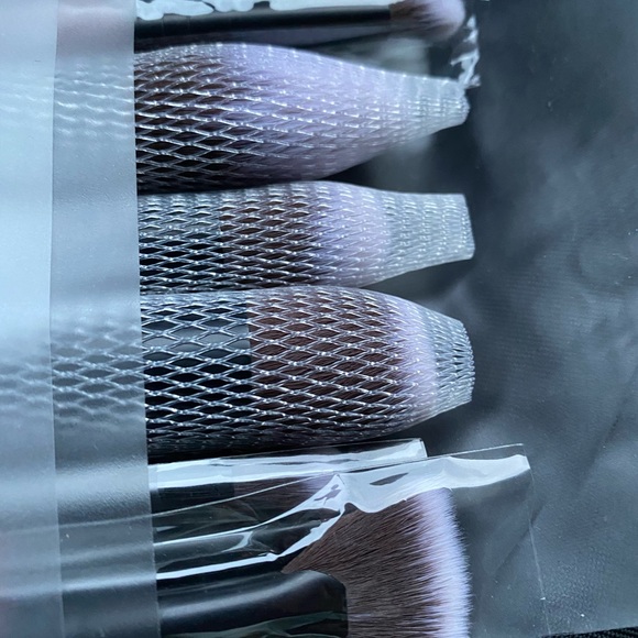 10pc. Makeup brush kit - Picture 2 of 3